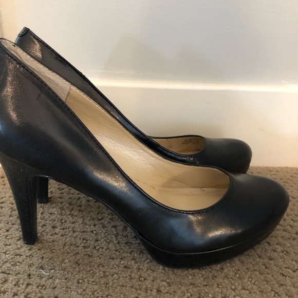 Black pumps - Picture 2 of 4